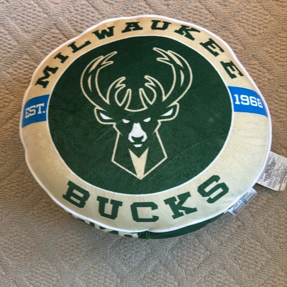 Milwaukee Bucks cloud pillow like new condition